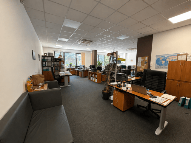 Продавам офис до Изчислителния Център Варна 142 m2, Internet, Air Conditioning, Security System, Electricity - city of Varna | Offices - снимка 3