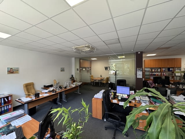 Продавам офис до Изчислителния Център Варна 142 m2, Internet, Air Conditioning, Security System, Electricity - city of Varna | Offices - снимка 4