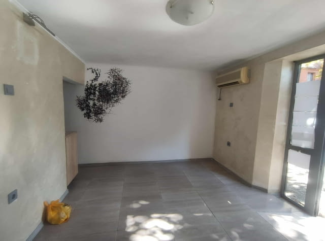 Даваме под наем търговско помещение в Каменица 1 Studio, 30 m2, Brick - city of Plovdiv | Offices - снимка 1