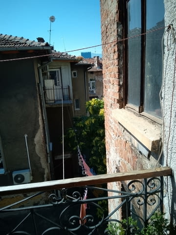 Продава етаж от къща в центъра 3-стаен, 140 м2, Тухла - град София | Апартаменти - снимка 2