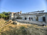 Код 70016. Двуетажна стара къща 80м2 с допълнителни монолитни постройка и двор 930м2 Трифазен и моно