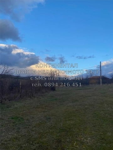 Код 62382. Стара едноетажна керпичена къща 40м2 с голям двор 1850м2. Имотът се намира в източния кра - снимка 6