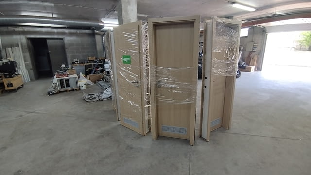 Итериорна врата - врати с каси и первази 65/200см сервизни с решетки леви 4бр - снимка 7
