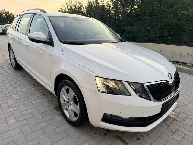 Skoda Octavia комби 1.5 TSI 150 кс., 6 ск., 2018 г., евро 6, 2 ключа, теглич, много добро състояние. - снимка 1