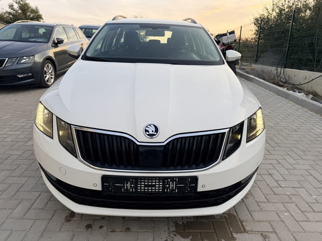Skoda Octavia комби 1.5 TSI 150 кс., 6 ск., 2018 г., евро 6, 2 ключа, теглич, много добро състояние. - снимка 3