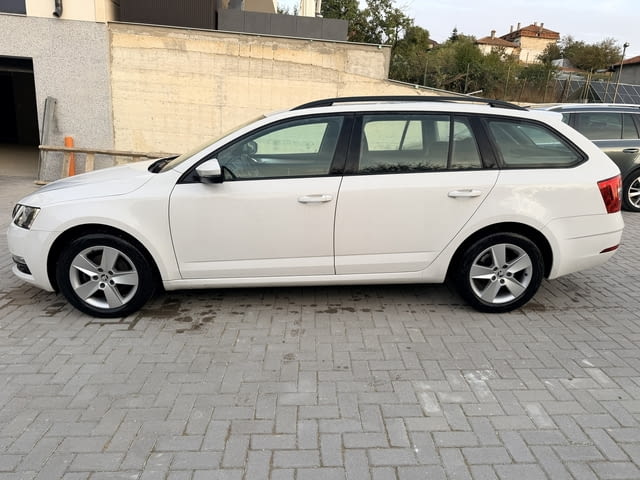 Skoda Octavia комби 1.5 TSI 150 кс., 6 ск., 2018 г., евро 6, 2 ключа, теглич, много добро състояние. - снимка 5