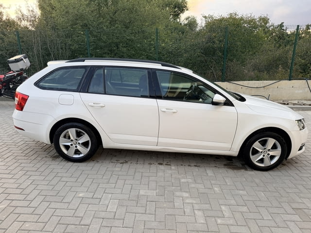 Skoda Octavia комби 1.5 TSI 150 кс., 6 ск., 2018 г., евро 6, 2 ключа, теглич, много добро състояние. - снимка 6
