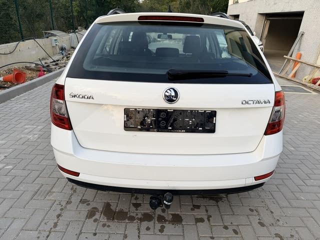 Skoda Octavia комби 1.5 TSI 150 кс., 6 ск., 2018 г., евро 6, 2 ключа, теглич, много добро състояние. - снимка 7
