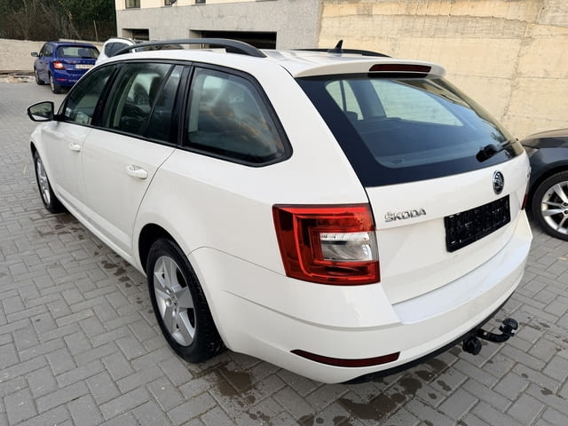 Skoda Octavia комби 1.5 TSI 150 кс., 6 ск., 2018 г., евро 6, 2 ключа, теглич, много добро състояние. - снимка 8