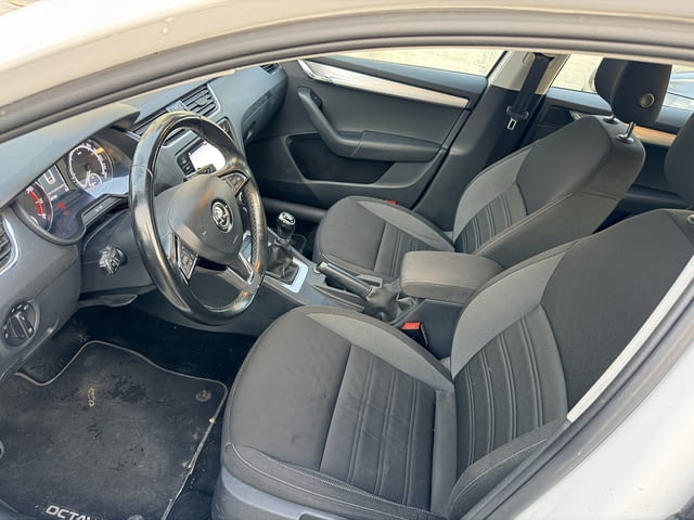 Skoda Octavia комби 1.5 TSI 150 кс., 6 ск., 2018 г., евро 6, 2 ключа, теглич, много добро състояние. - снимка 10