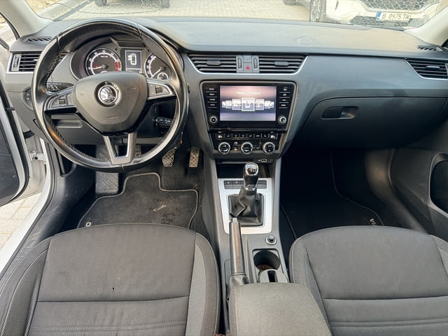 Skoda Octavia комби 1.5 TSI 150 кс., 6 ск., 2018 г., евро 6, 2 ключа, теглич, много добро състояние. - снимка 11