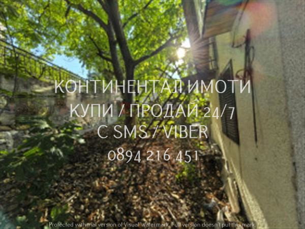 Код 70056. Двуетажна вила 60м2 и лицев гараж 22м2 в горната част на селото в голям парцел 960м2. Пар - снимка 9