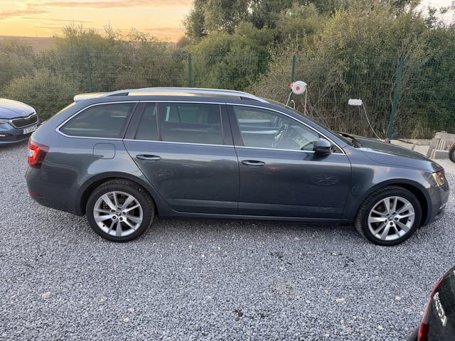 Skoda Octavia комби 1.5 TSI 150 кс., автоматик, 2020 г., евро 6, 2 ключа, теглич, много добро състоя - снимка 4
