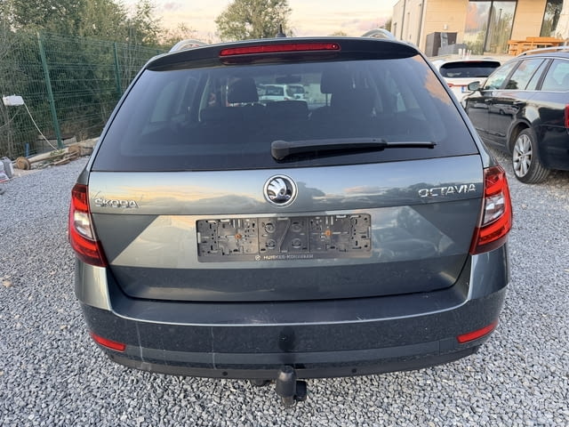 Skoda Octavia комби 1.5 TSI 150 кс., автоматик, 2020 г., евро 6, 2 ключа, теглич, много добро състоя - снимка 7