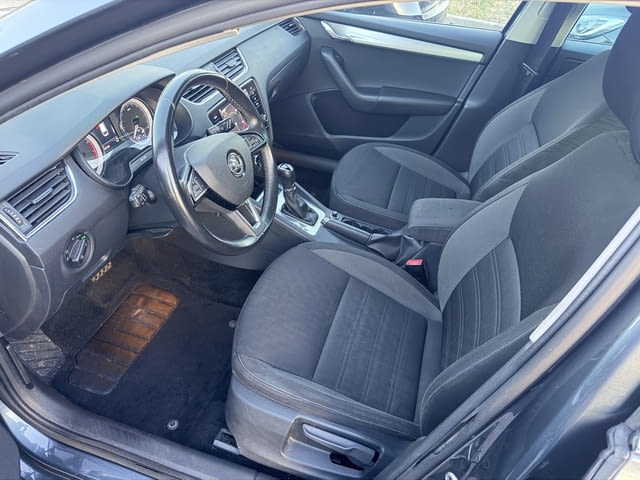 Skoda Octavia комби 1.5 TSI 150 кс., автоматик, 2020 г., евро 6, 2 ключа, теглич, много добро състоя - снимка 9