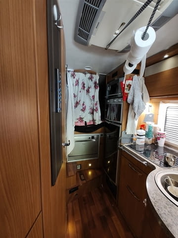 Кемпер HYMER B614 SL Lang 2009 - интегриран клас А, богато оборудван - снимка 8