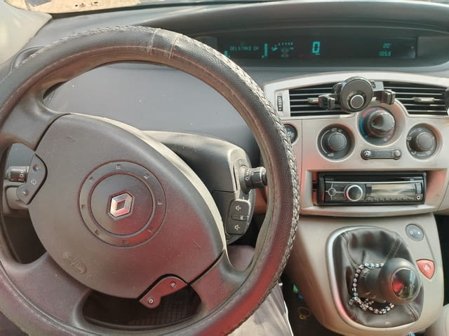 Продавам Рено Сценик 1.5 дци 2006 г. Renault, Scenic, Дизел - село Хрищени | Автомобили / Джипове - снимка 11