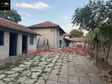 Къща с двор в село Никюп