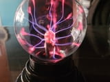 Плазмена лампа (Plasma Ball) – декоративно и забавно осветително тяло