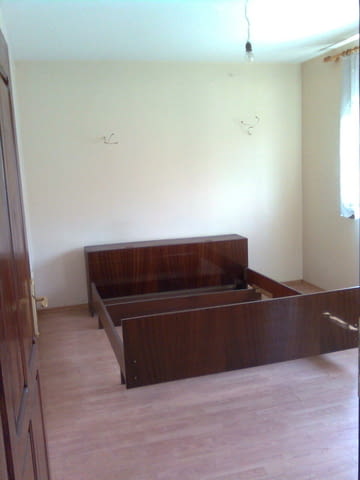 Продавам масивна триетажна къща с двор и два гаража в град Свищов - 215 000 € - снимка 9