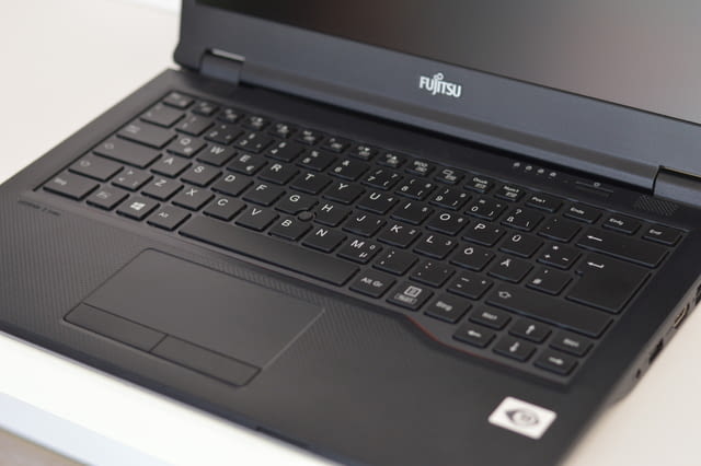Лаптоп Fujitsu LifeBook E5411 - Intel Core i3-1115G4 / 16GB RAM DDR4 / 256GB SSD - снимка 3