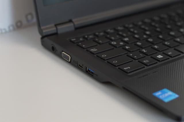 Лаптоп Fujitsu LifeBook E5411 - Intel Core i3-1115G4 / 16GB RAM DDR4 / 256GB SSD - снимка 4