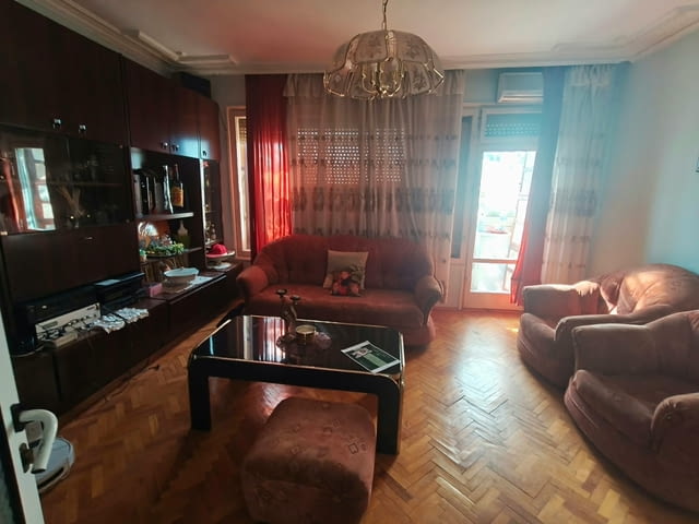 Продаваем тристаен апартамент в Кючук Париж 3-стаен, 70 м2, Панел - град Пловдив | Апартаменти - снимка 2